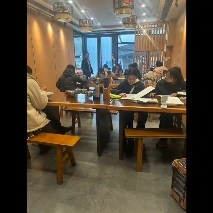 南明区油炸街锦绣家园盈利羊肉粉店生意转让 126平方